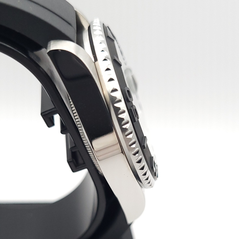 Seiko Black and Silver Men's Watch - Picture 4 of 8